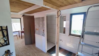 G08. Obklady a silikony, pá 17. 5.